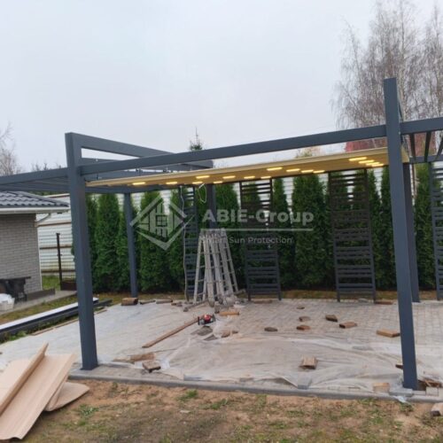 Фотографии выполненных комплексных работ компании «ABIE-GROUP» Алюминиевой перголы со сдвижным тентом с led подсветкой.КП Новорижский, деревня Покровское, муниципальный округ Истра, Московская область.